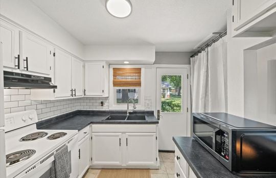 10-236 W Park St-7
