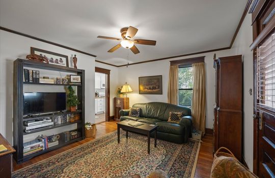 15-9101 Holmes Rd-14
