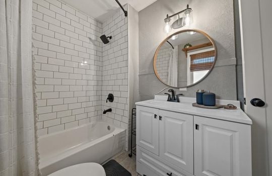 16-236 W Park St-9