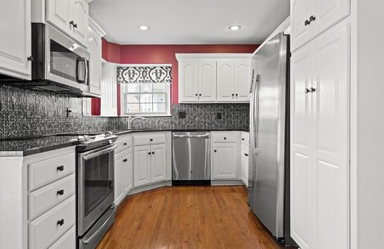 11-1002 W Howard Pl