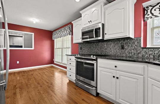 13-1002 W Howard Pl