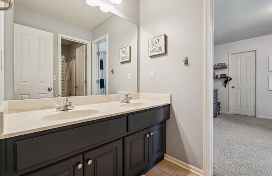 36-10819 W 143rd Terrace