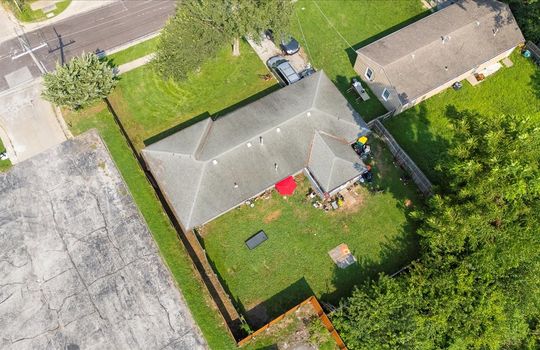 07-8231 Travis St-11