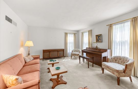 05-7205 Woodward St-28