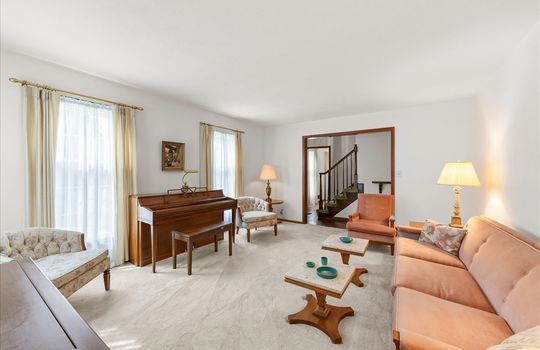 06-7205 Woodward St-27