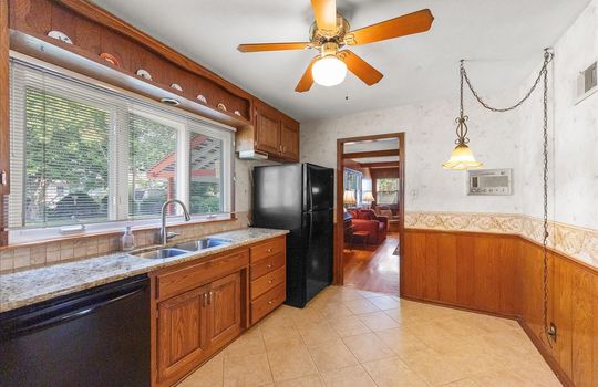 09-7205 Woodward St-23