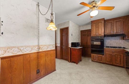 10-7205 Woodward St-24