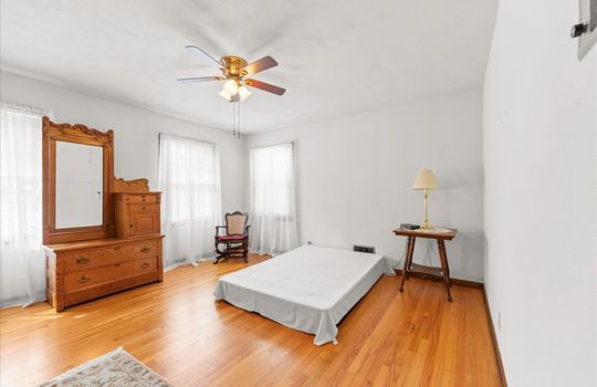 16-7205 Woodward St-12