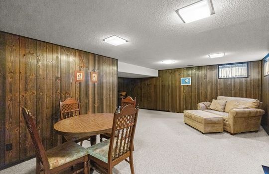 22-7205 Woodward St-09