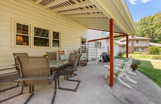 27-7205 Woodward St-06