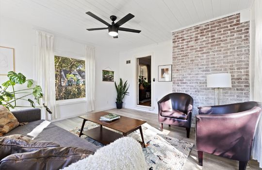 10-1127 W 76 Terrace