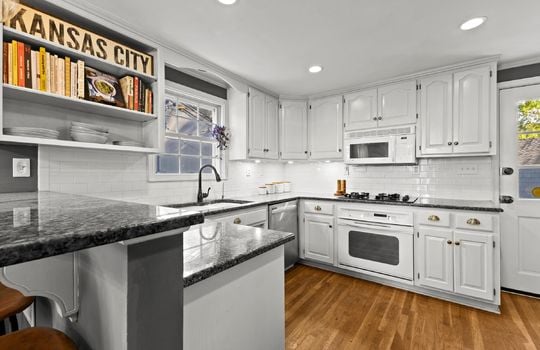 11-1127 W 76 Terrace