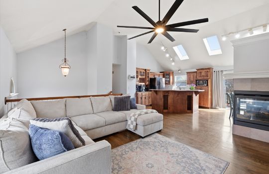 06-12187 S Troost St