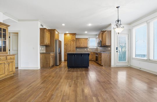 09-2300 NE Silver Spring Ln