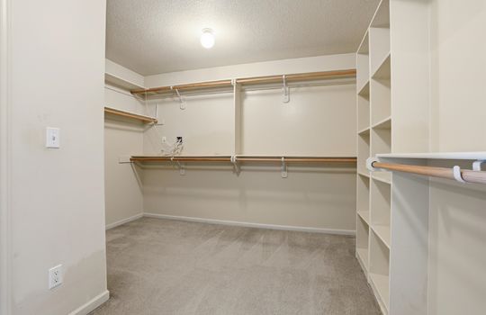 25-2300 NE Silver Spring Ln