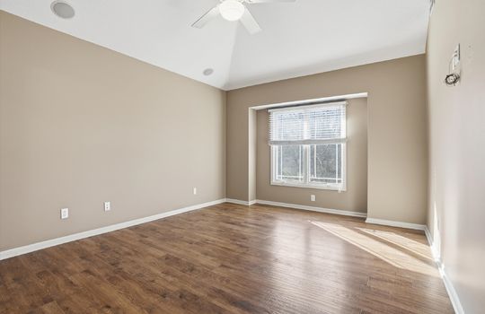 31-2300 NE Silver Spring Ln