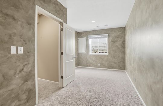 38-2300 NE Silver Spring Ln