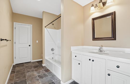 39-2300 NE Silver Spring Ln