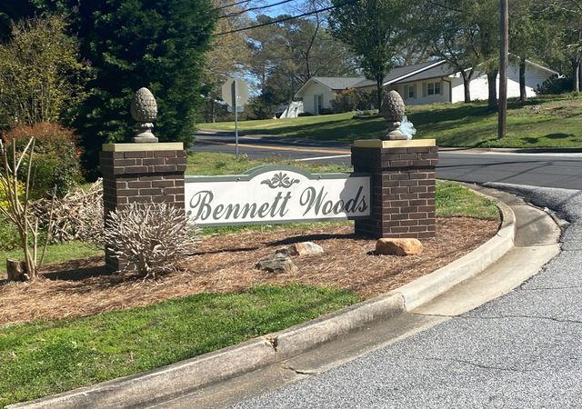 Bennett-Woods-Neighborhood