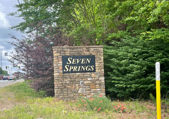 Seven-Springs-Neighborhood