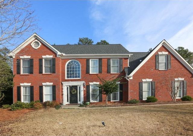 Gorgeous-home-in-Hartfood-Lake-neighborhood