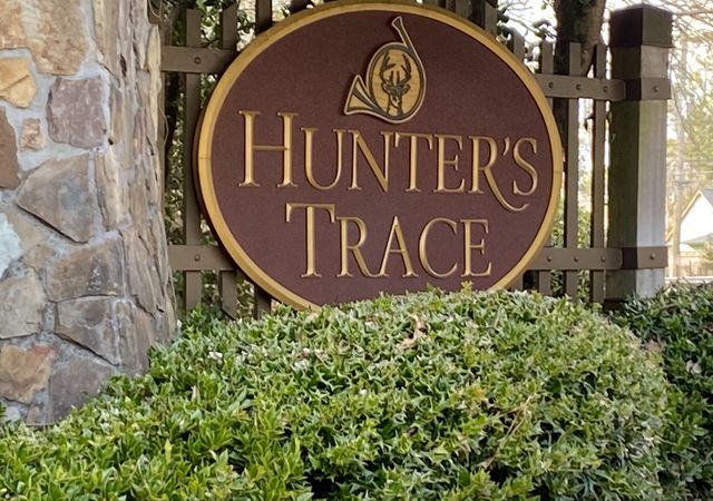 Hunters-Trace-Neighborhood-1