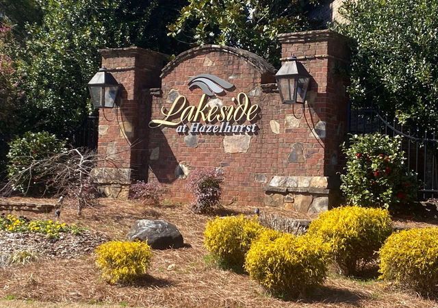Lakeside-at-Hazelhurst-Ridge-Neighborhood-1