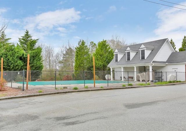 Swimming-Amenities-2