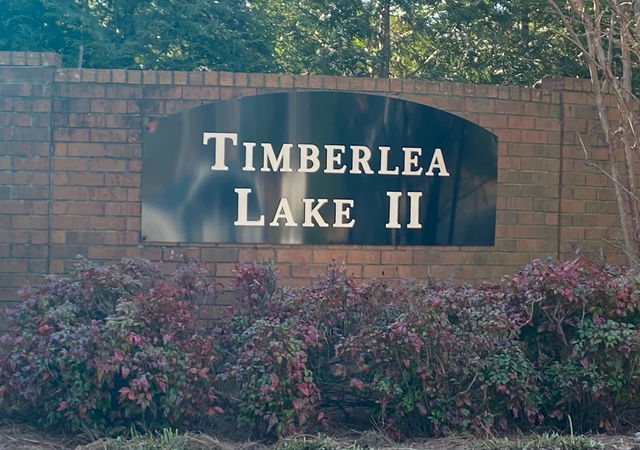 Timberlea-Lake-II-Neighborhood