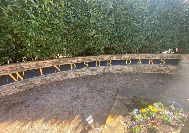 Windsor-Oaks-Neighborhood