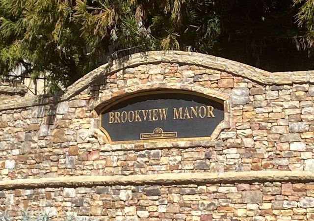 Brookview-Manor-Neighborhood
