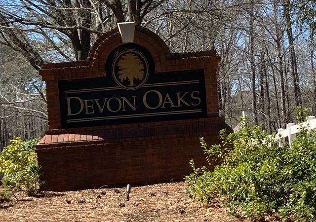 Devon-Oaks-Neighborhood