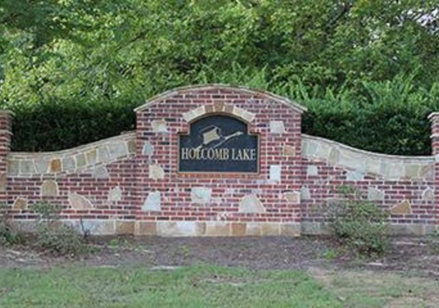 Holcomb-Lake-Monument