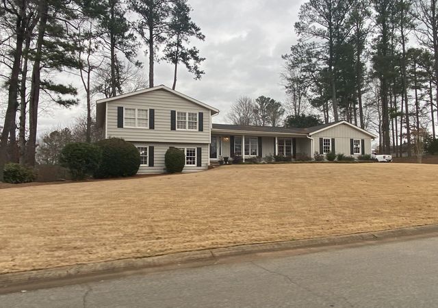 Indian-Hills-Country-Club-House-1