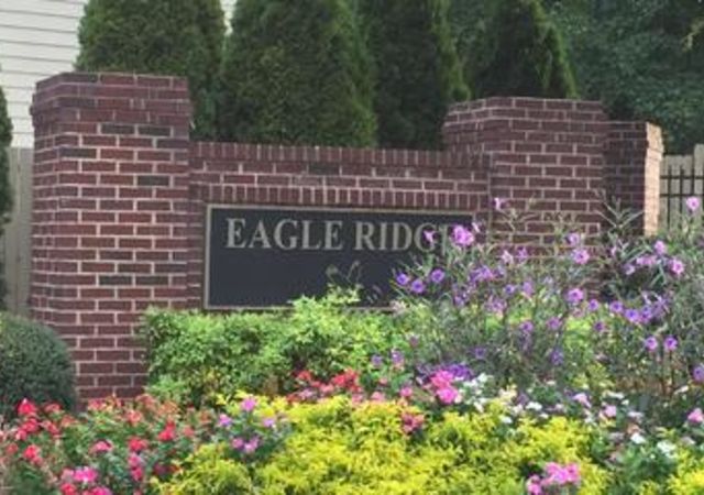 Eagle-Ridge-monument