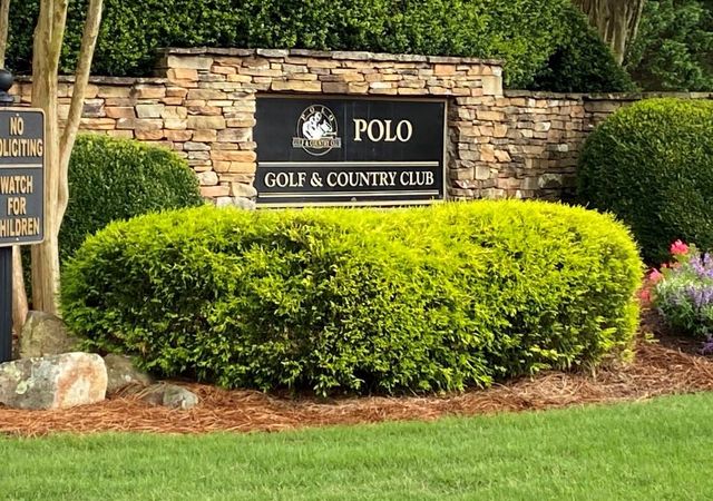 Polo-Fields-Entrance-Post