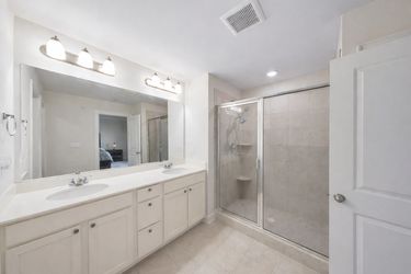 F7E84E39-8D91-4B8C-8882-D49AEB1ECF45