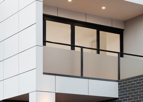 r-architecture-KqMaA8gDfl0-unsplash