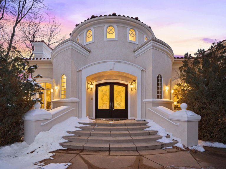 5705 S Ivy St-002-066-Exterior Front-MLS_Size