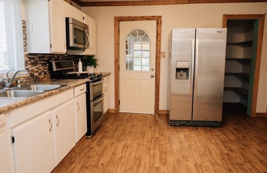 12. Kitchen Large