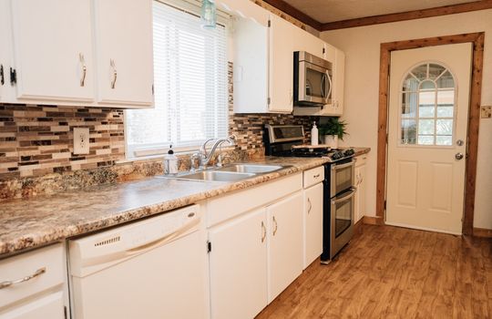 13. Kitchen Large
