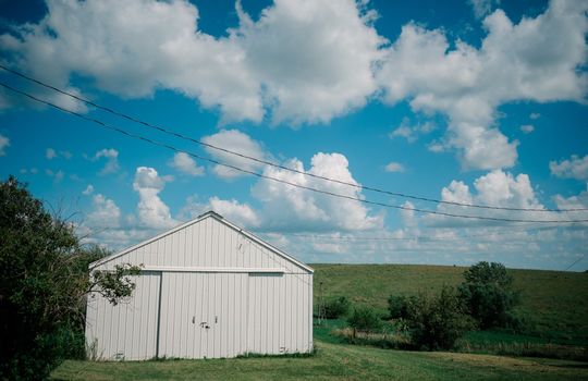 23. Corn crib Large