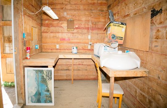 25. Corn crib Large