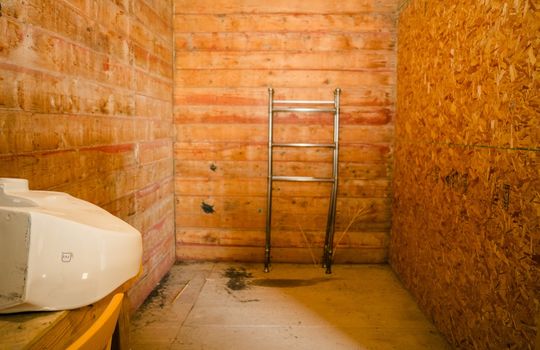 26. Corn crib Large