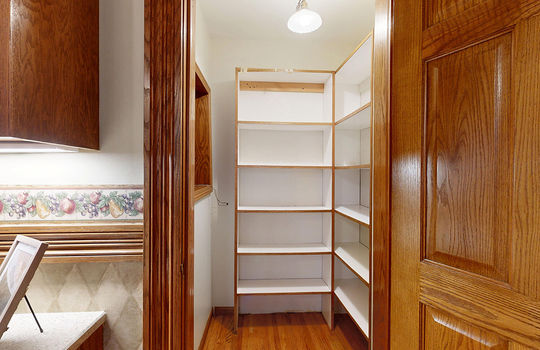 kitchen-9-pantry