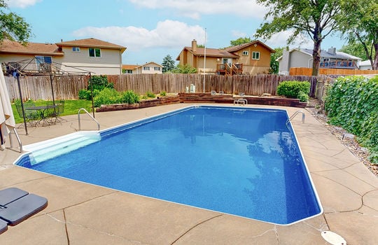 back-pool-3