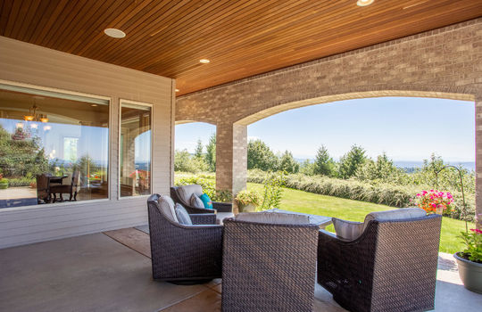 Covered Outdoor Patio in Washougal