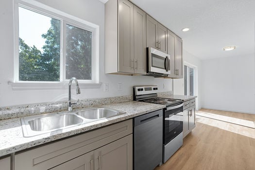 7028 SE 86th Ave Portland OR_14