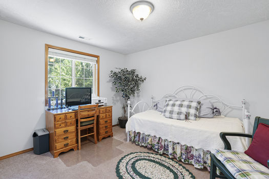 361 SW Howard Dr McMinnville OR_38