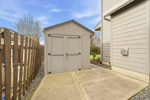 1301 Sunflower St Woodburn OR_48